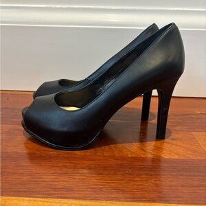 NWOT Nine West Elegant Black Peep-Toe Heels